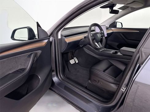 Used 2022 Tesla Model Y Performance AWD/4WD image 3