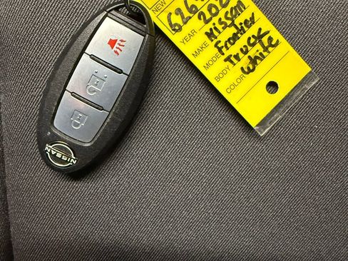 Used 2025 Nissan Frontier SV RWD image 17
