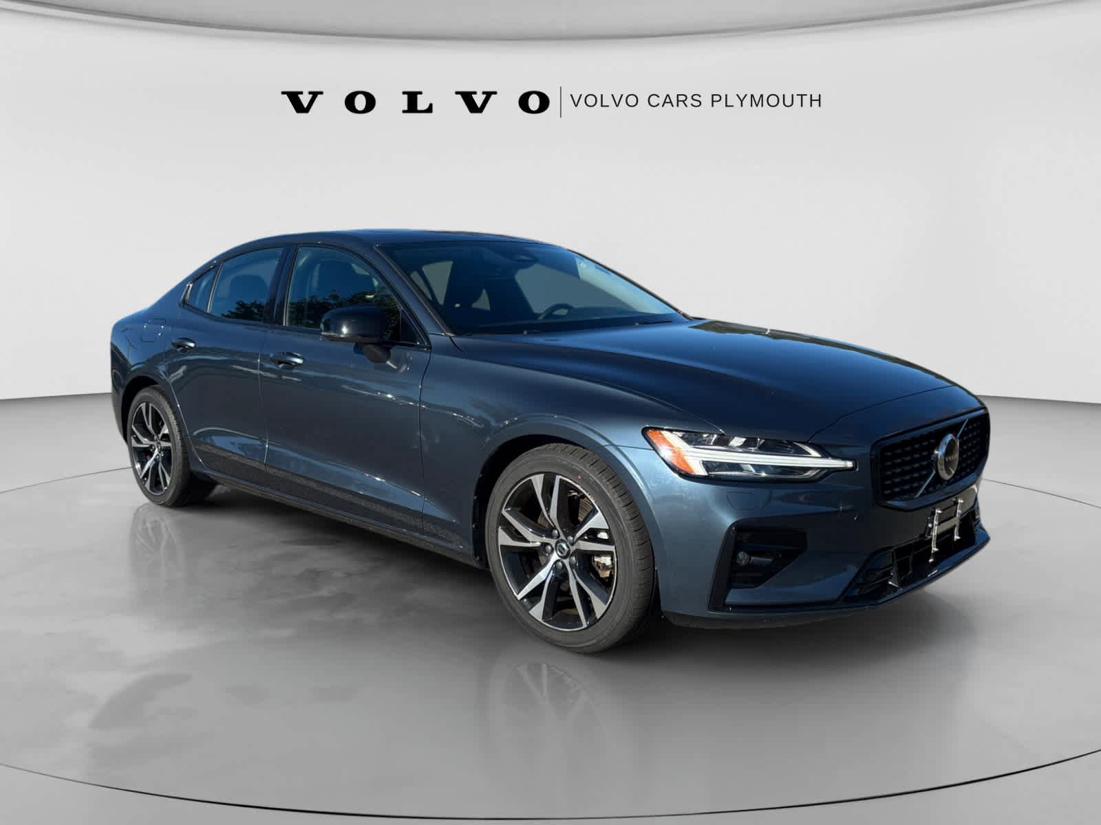 Used 2024 Volvo S60 B5 Core FWD image 1