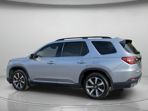 Used 2024 Honda Pilot Touring image 18