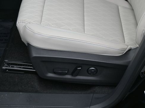 New 2026 Nissan Murano Platinum AWD/4WD image 17