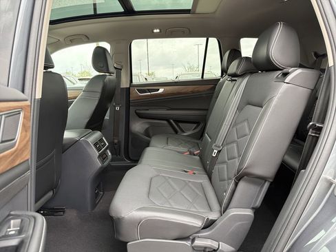 Used 2024 Volkswagen Atlas SE image 7