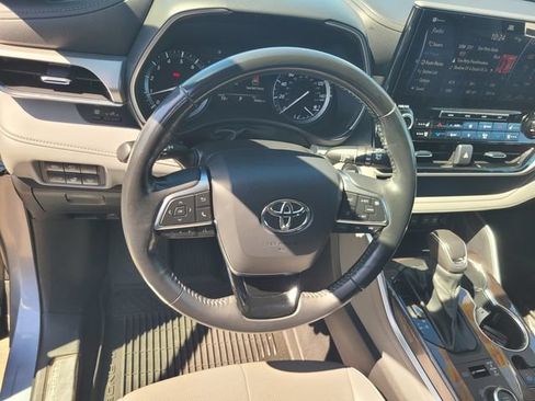 Used 2021 Toyota Highlander Platinum AWD/4WD image 30