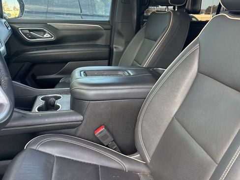 Used 2023 GMC Yukon XL SLT w/ SLT Premium Package image 16