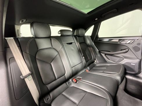 Used 2022 Porsche Macan AWD/4WD image 22