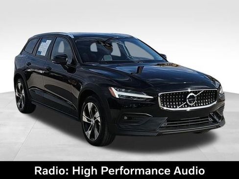 Used 2025 Volvo V60 B5 Cross Country Plus image 3