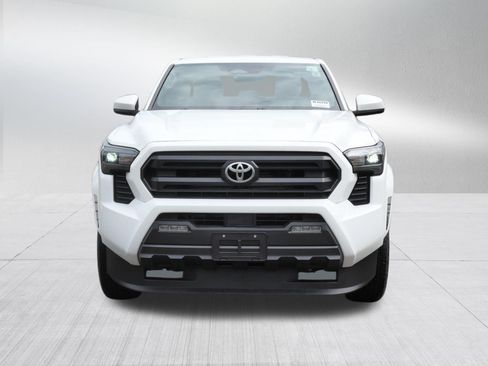 Certified 2025 Toyota Tacoma SR5 AWD/4WD image 2