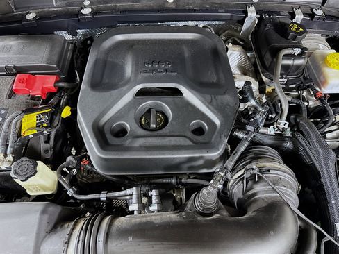 Used 2024 Jeep Wrangler Sport image 39