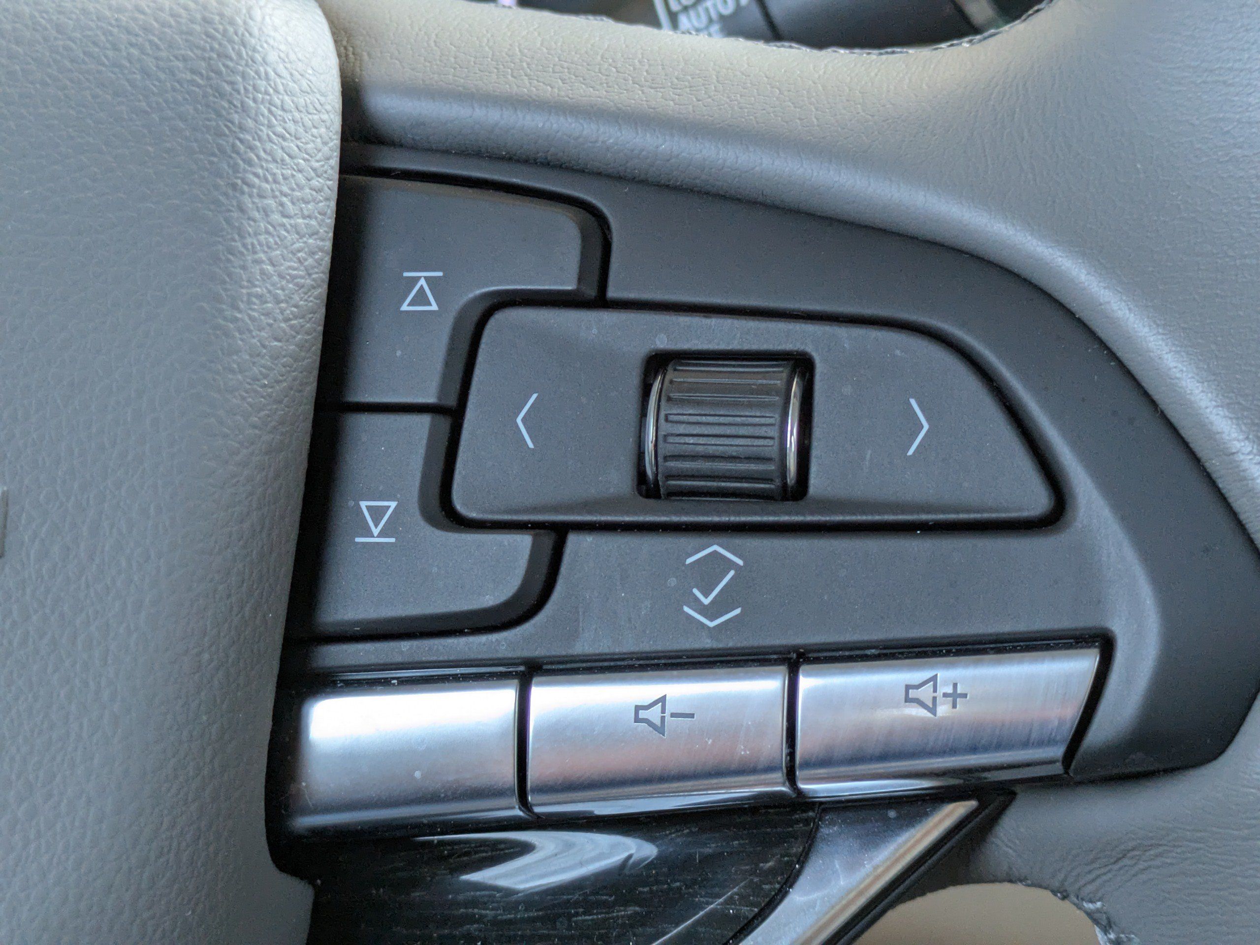 Used 2023 Cadillac XT6 Premium Luxury w/ Technology Package FWD image 27