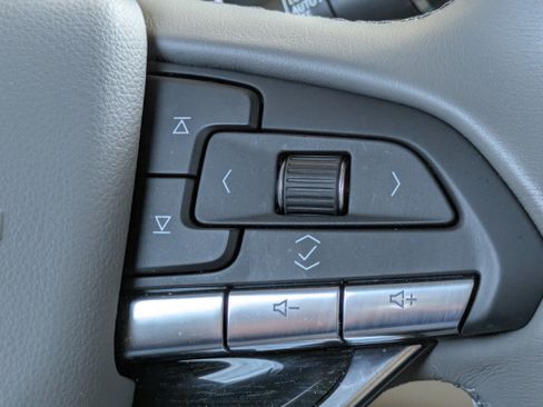 Used 2023 Cadillac XT6 Premium Luxury w/ Technology Package FWD image 27