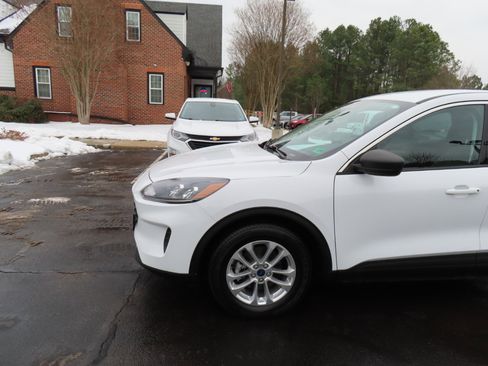 Used 2022 Ford Escape SE w/ Convenience Package image 2