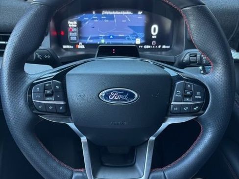 Used 2025 Ford Explorer ST-Line w/ ST-Line Street Pack image 8