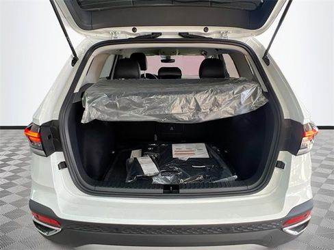 New 2025 Volkswagen Taos SE image 25