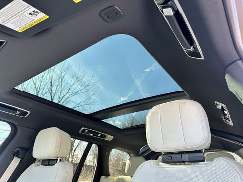 Used 2026 Land Rover Range Rover SE image 16