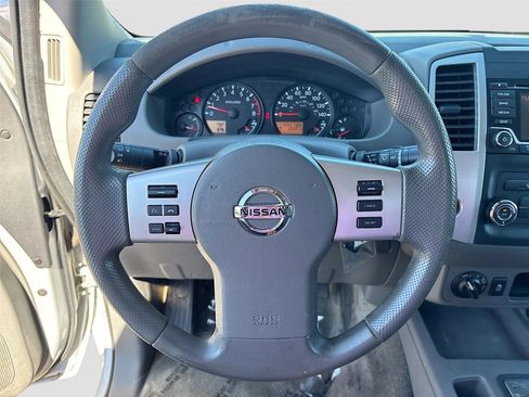 Used 2017 Nissan Frontier SV image 12