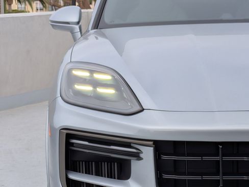 New 2025 Porsche Cayenne Turbo image 12