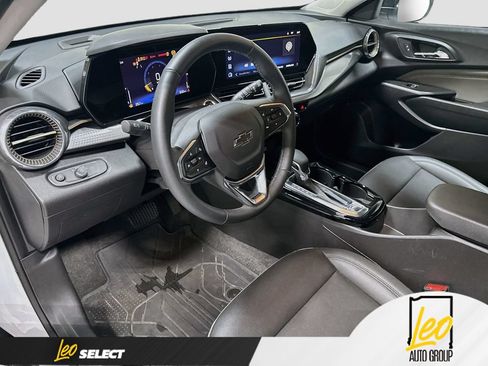 Used 2025 Chevrolet Trax ACTIV w/ Sunroof Package FWD image 11