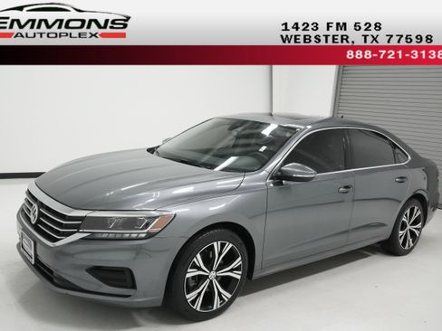 Used 2022 Volkswagen Passat 2.0T SE image 1