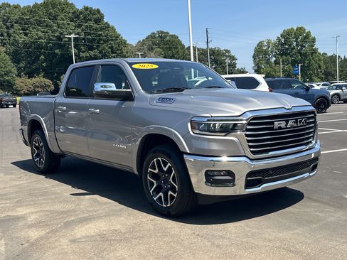 Used 2025 RAM 1500 Laramie AWD/4WD image 2
