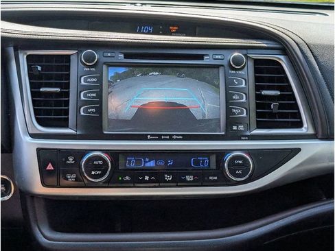 Used 2018 Toyota Highlander XLE AWD/4WD image 24