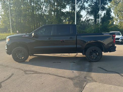 Used 2024 Chevrolet Silverado 1500 LT Trail Boss w/ Convenience Package II AWD/4WD image 2
