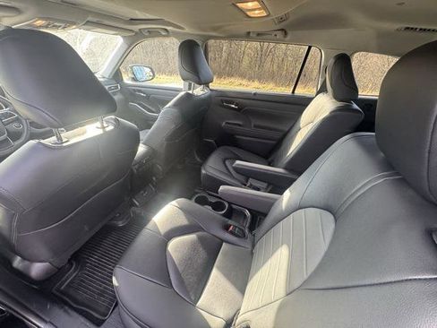 Certified 2024 Toyota Highlander XLE image 15