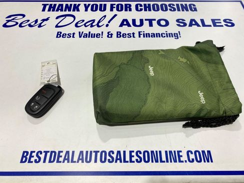 Used 2020 Jeep Cherokee Latitude Plus w/ Cold Weather Group AWD/4WD image 26