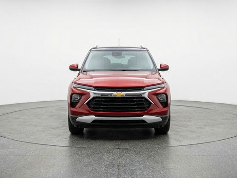 Used 2025 Chevrolet TrailBlazer LT image 2