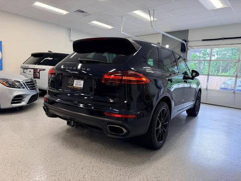 Used 2016 Porsche Cayenne AWD/4WD image 9