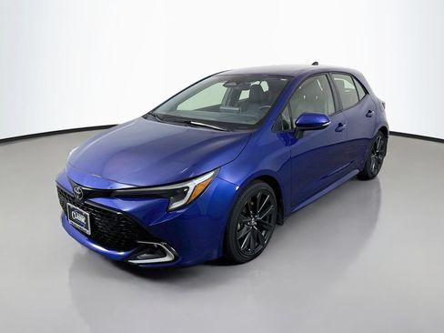 Used 2025 Toyota Corolla XSE FWD image 3