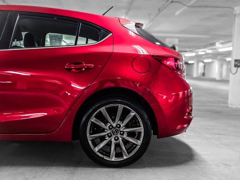 Used 2018 MAZDA MAZDA3 Touring FWD image 14