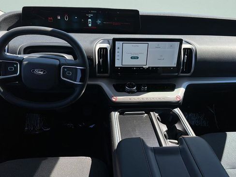 Certified 2025 Ford Expedition Active AWD/4WD image 15