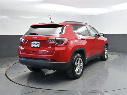 Used 2024 Jeep Compass Latitude AWD/4WD image 7