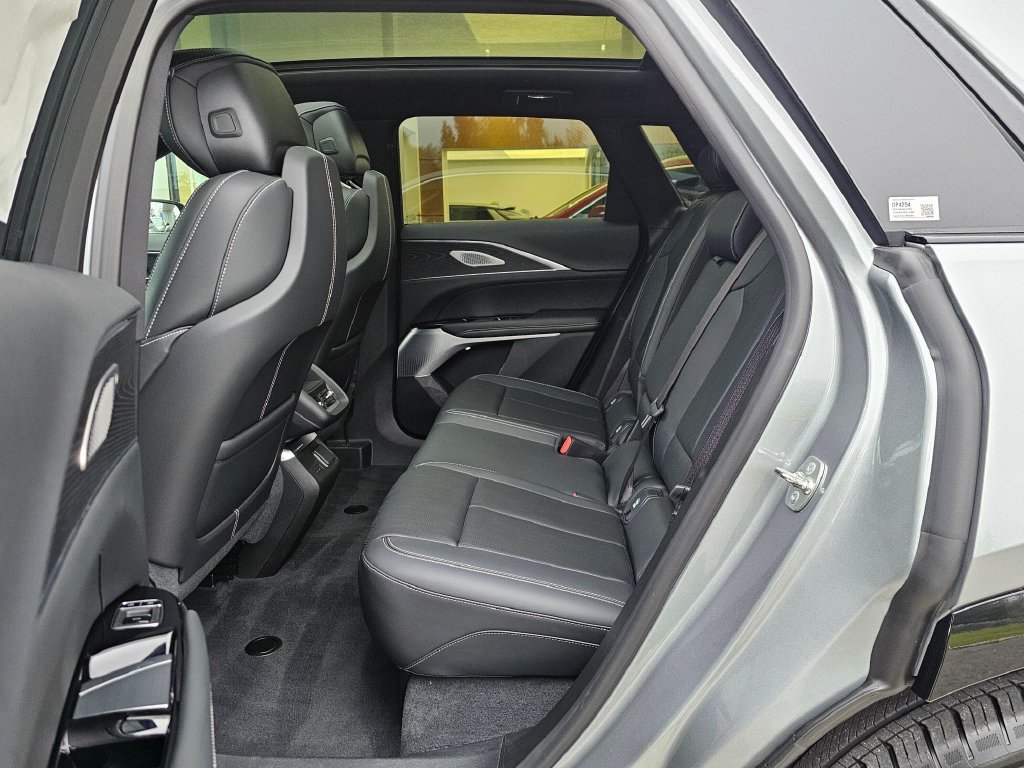 Certified 2024 Cadillac Lyriq Luxury AWD/4WD image 15