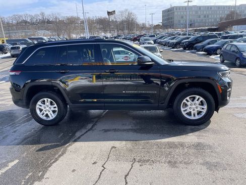 Used 2023 Jeep Grand Cherokee Laredo image 7