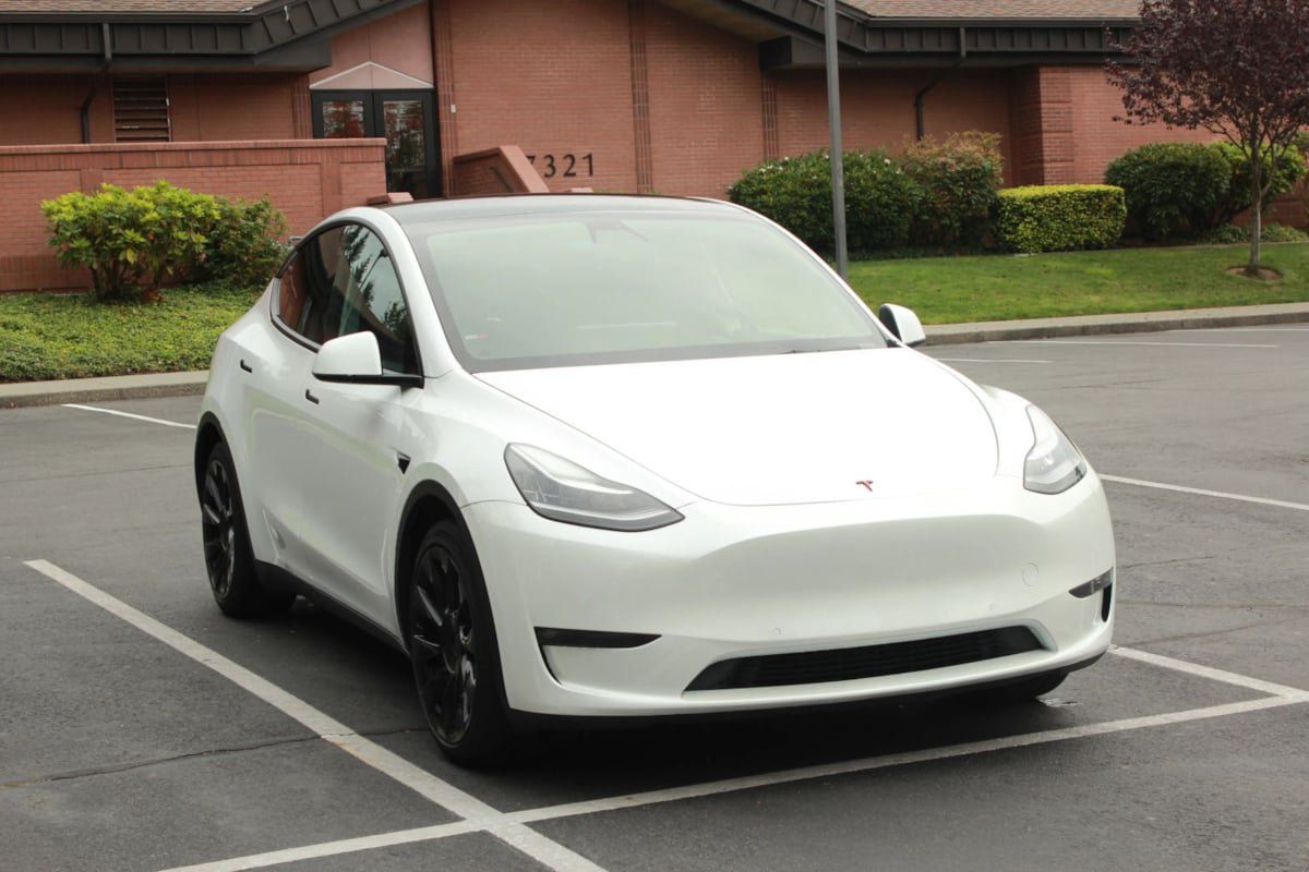 Used 2022 Tesla Model Y Long Range AWD/4WD image 3
