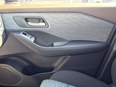 Certified 2023 Nissan Rogue SV AWD/4WD image 18