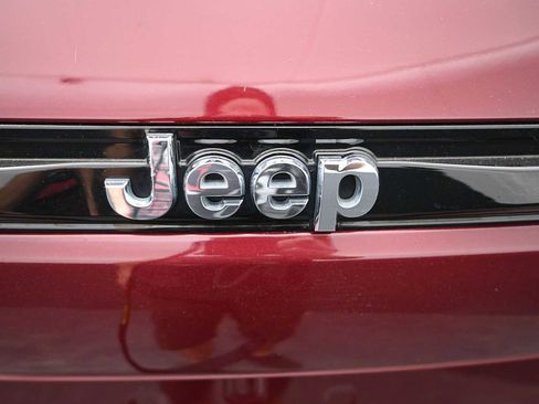 Used 2022 Jeep Grand Cherokee Altitude AWD/4WD image 26