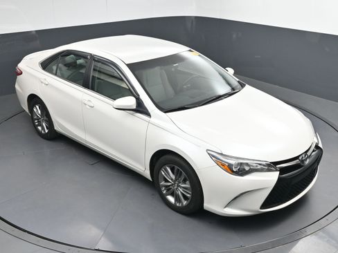Used 2017 Toyota Camry SE image 31