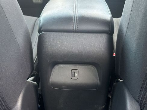 Used 2025 Nissan Sentra SV FWD image 22