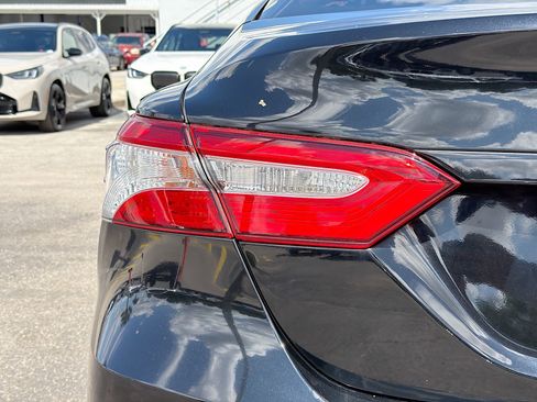Used 2019 Toyota Camry LE FWD image 10