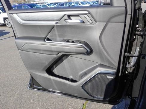 Used 2025 GMC Acadia Elevation image 21