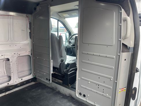 Used 2019 Ford Transit 250 130 Low Roof image 14