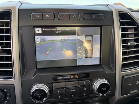 Used 2018 Ford F150 Platinum w/ Equipment Group 701A Luxury image 42