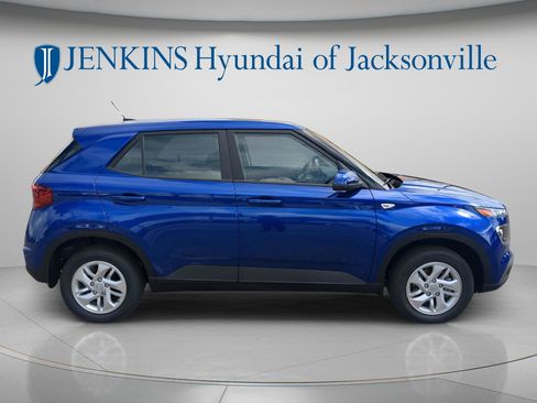 New 2026 Hyundai Venue SE FWD image 2