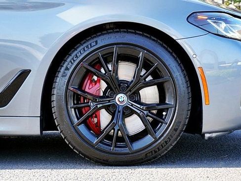 Used 2023 BMW M550i xDrive w/ Shadowloine Package AWD/4WD image 8