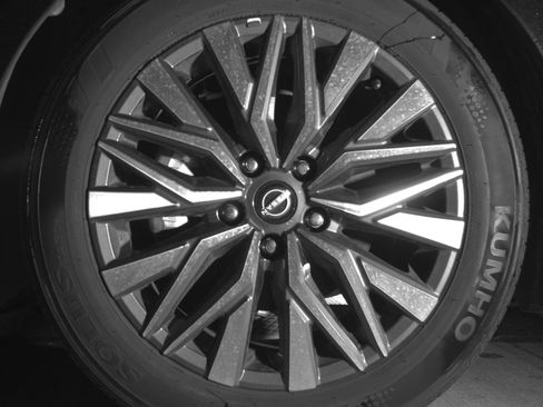 Used 2025 Nissan Altima 2.5 SV FWD image 12