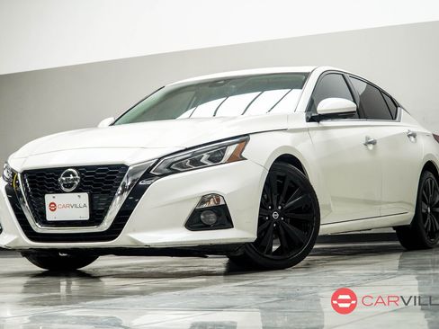 Used 2022 Nissan Altima 2.5 Platinum AWD/4WD image 1