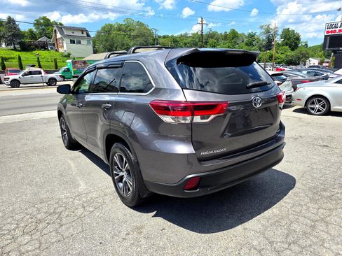 Used 2018 Toyota Highlander LE image 7