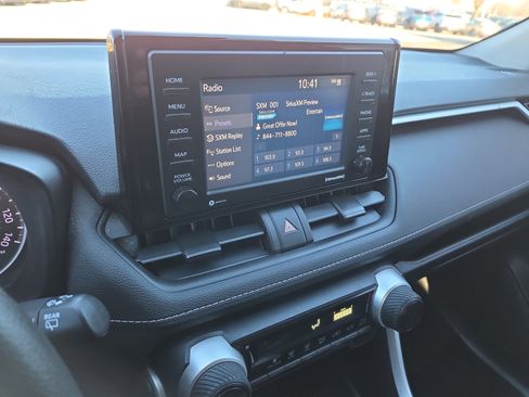 Used 2020 Toyota RAV4 LE image 16